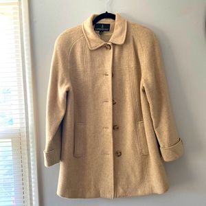 LONDON FOG Cream Women’s Tan Coat Jacket Size 10p Buttoned
